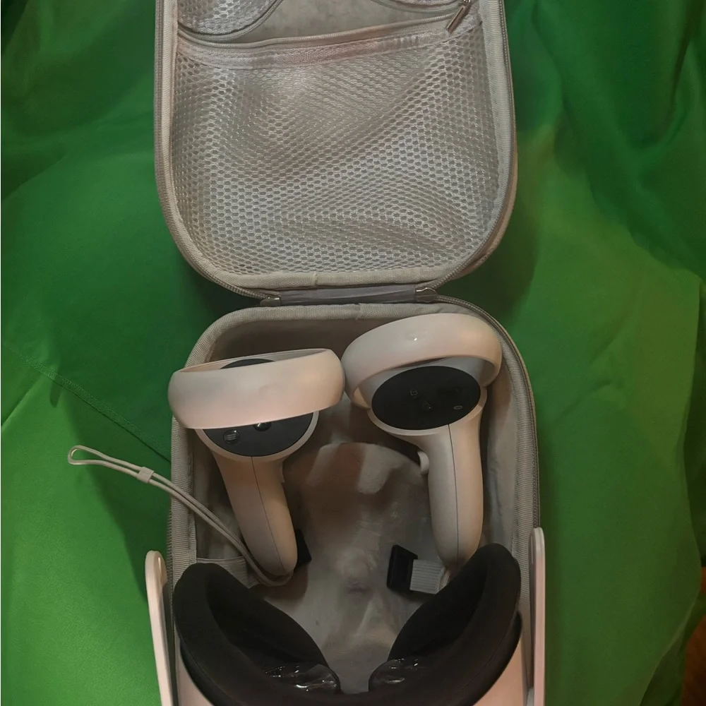 VR Headset/ MetaQuest 2 128GB with CASE